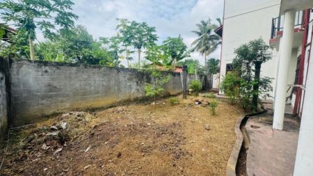 Exterior - Spacious, three-story residence is available for immediate sale - prime residential area of Athurugiriya