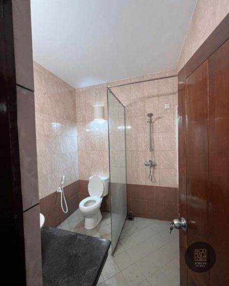 Bathroom - House for rent in Colombo 5 