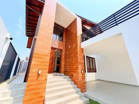 Exterior - Battaramulla Architect-Designed Super Luxury House for Sale 