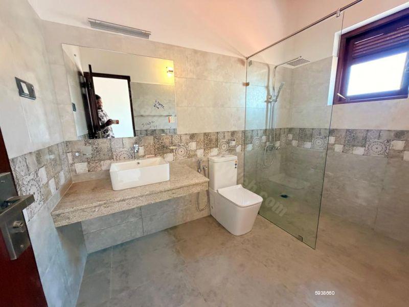 Bathroom - House for sale in Battaramulla