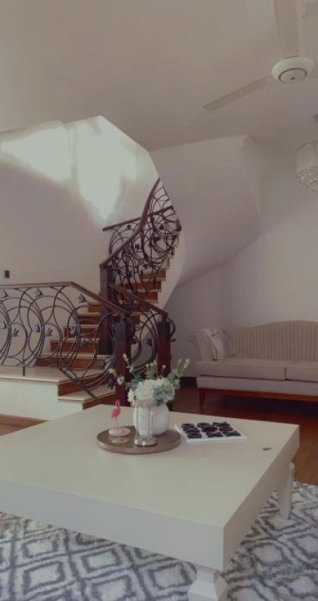 Living Room - Luxury 4BR House for Rent in Rosmead Place, Colombo 07 | Monthly Rent LKR 800,000 (HS4877)