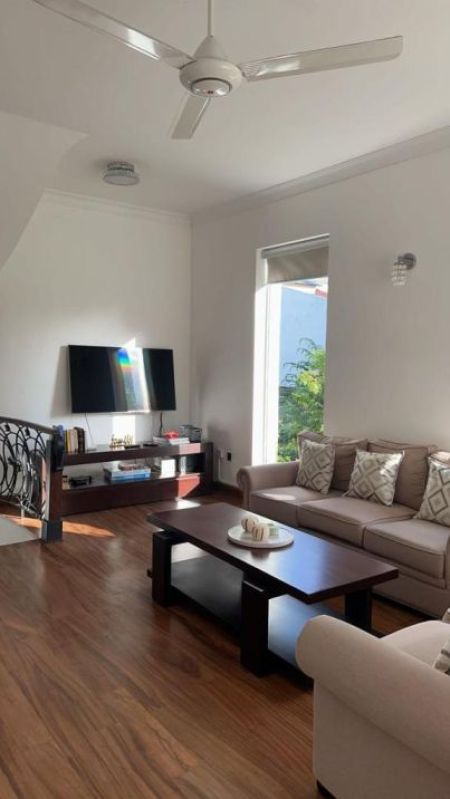 Living Room - Luxury 4BR House for Rent in Rosmead Place, Colombo 07 | Monthly Rent LKR 800,000 (HS4877)
