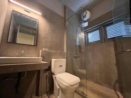 Bathroom - Beautifully Renovated Colombo 03 Apartment