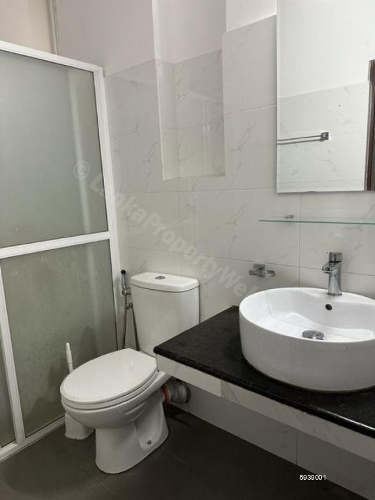 Bathroom - House for rent in Nugegoda