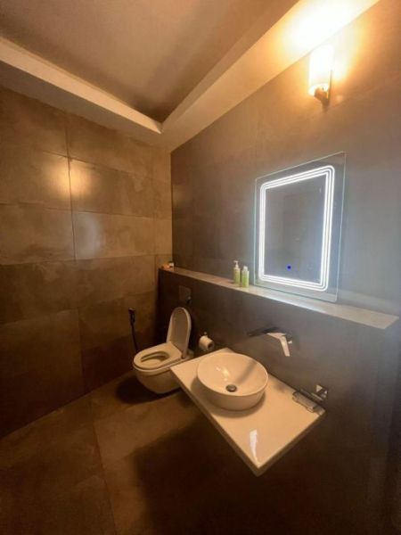 Bathroom - Luxury 5 Bedroom Brand New Modern House for Rent at Nawala Road, Nawala | LKR 800,000/= monthly (EM059AT)