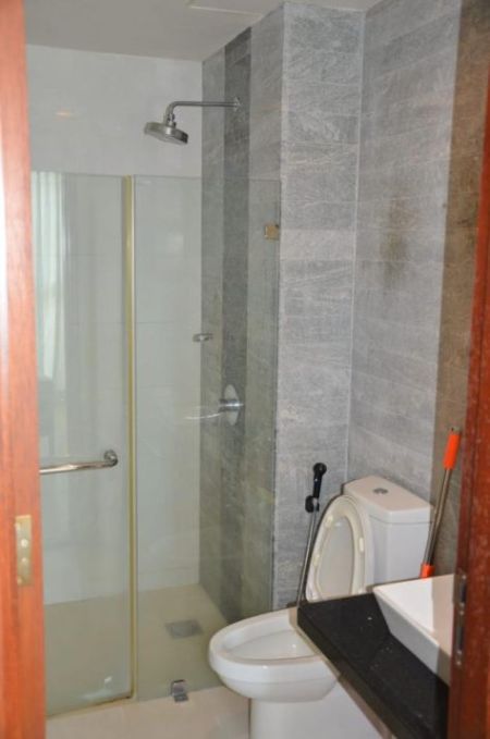 Bathroom - Stunning 2 Bedroom Luxury Apartment for Rent at The Emperor, Colombo 03 / LKR 470,000 (EM024MI)