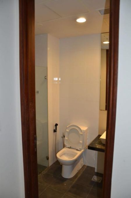Bathroom - Stunning 2 Bedroom Luxury Apartment for Rent at The Emperor, Colombo 03 / LKR 470,000 (EM024MI)