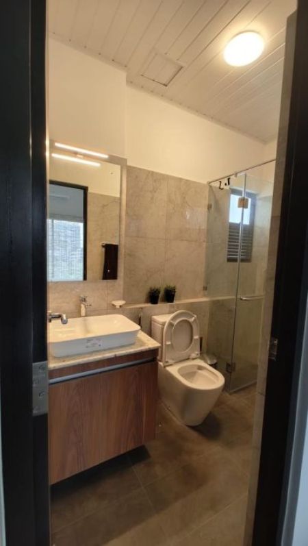 Bathroom - Modern 2 Bedroom Apartment for Rent at Canterbury Golf Resort, Piliyandala / LKR 190,000 (Negotiable) (EM241RN)