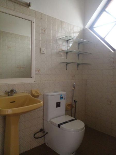 Bathroom - 5 Bedroom Fully Furnished House for Rent - Colombo 8, Gothami Road | LKR 750,000 Per Month (Negotiable) (EM1008)
