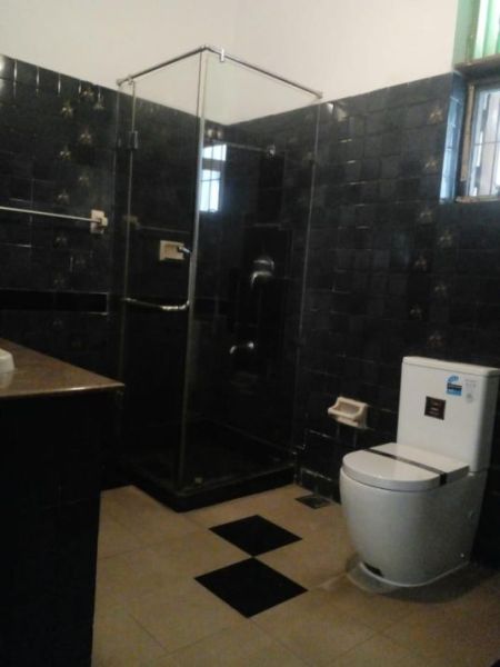 Bathroom - 5 Bedroom Fully Furnished House for Rent - Colombo 8, Gothami Road | LKR 750,000 Per Month (Negotiable) (EM1008)