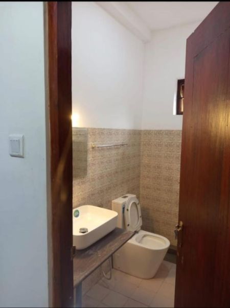 Bathroom - 5 Bedroom Two-Storied House for Sale - Ja-Ela | LKR 43 Million (Negotiable) (EM1009)