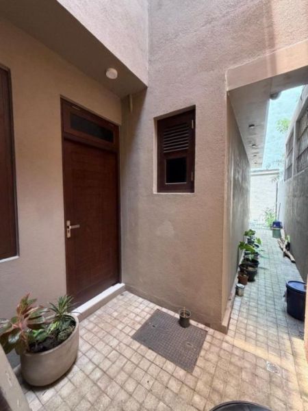 Exterior - 4 Bedroom Semi-Furnished Luxury House for Rent at Pita Kotte | LKR 350,000/ month (Negotiable) (EM057AC)