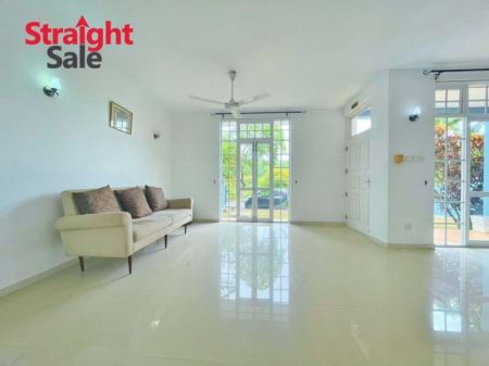 Living Room - Spacious 4-Bed Home in a Peaceful Gated Community in Rajagiriya [HS 01]