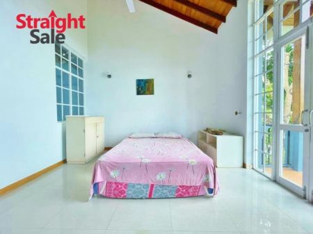 Bedroom - Spacious 4-Bed Home in a Peaceful Gated Community in Rajagiriya [HS 01]