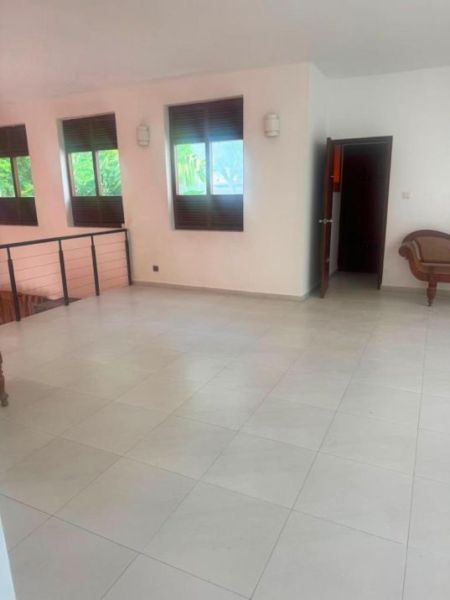Living Room - Architect Designed 4 BR Modern House for Rent | Templers Road, Mount Lavinia | LKR 325,000 / month (Ref: EM044MI)