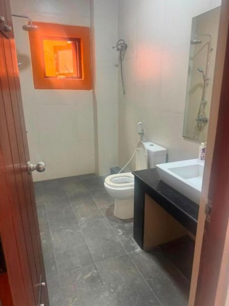 Bathroom - Architect Designed 4 BR Modern House for Rent | Templers Road, Mount Lavinia | LKR 325,000 / month (Ref: EM044MI)