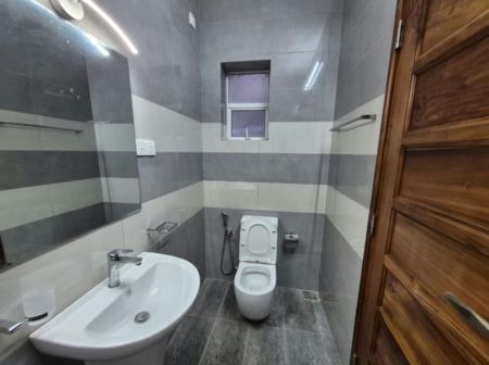 Bathroom - Spring Court - 04 Bedroom Unfurnished Apartment for Sale in Colombo 06 (A6510)