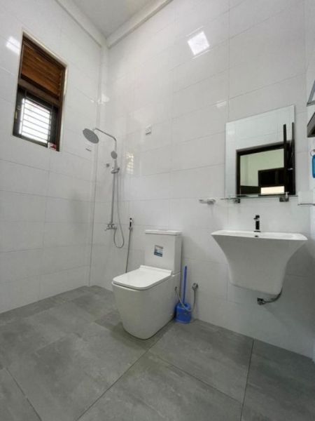 Bathroom - Dehiwala 2-Bedroom Fully Furnished Apartment Available for Long-Term Rental. (Property Code: CSMG0F)