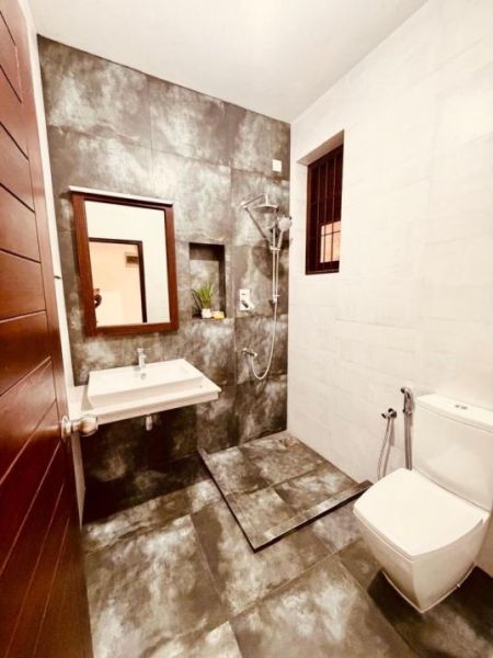 Bathroom - (SR1556) Semi furnished Three Storey House for Rent in Pitakotte