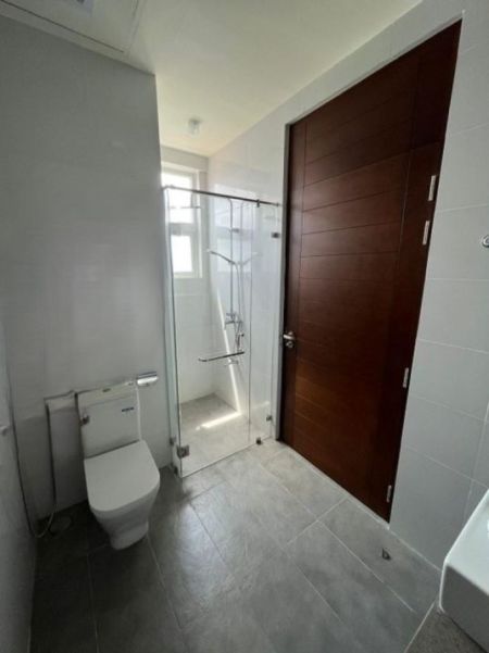 Bathroom - The Castle - 03 Bedroom Unfurnished Apartment for Sale in Colombo 08 (A2481) 