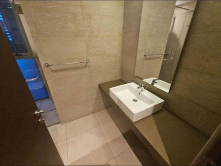 Bathroom - 447 Luna Tower - 03 Bedroom Semi Furnished Apartment for Rent in Colombo 02 (A6450)