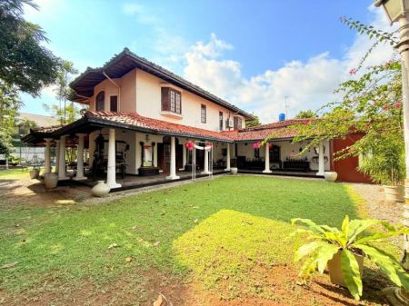 Exterior - Battaramulla Colonial Style House For Sale Jayanthipura