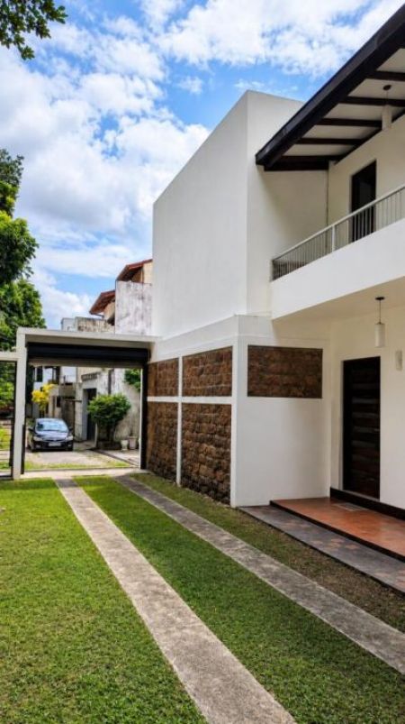 Exterior - Spacious 4 Bedroom House for Rent at Kalalgoda Road, Thalawathugoda | LKR 200,000/ month (EM060AC)