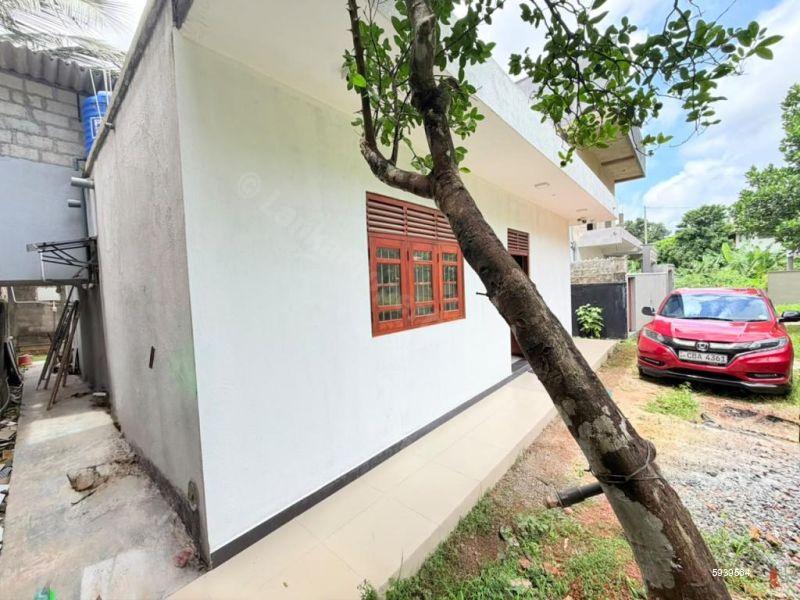 House for sale in Thalawathugoda