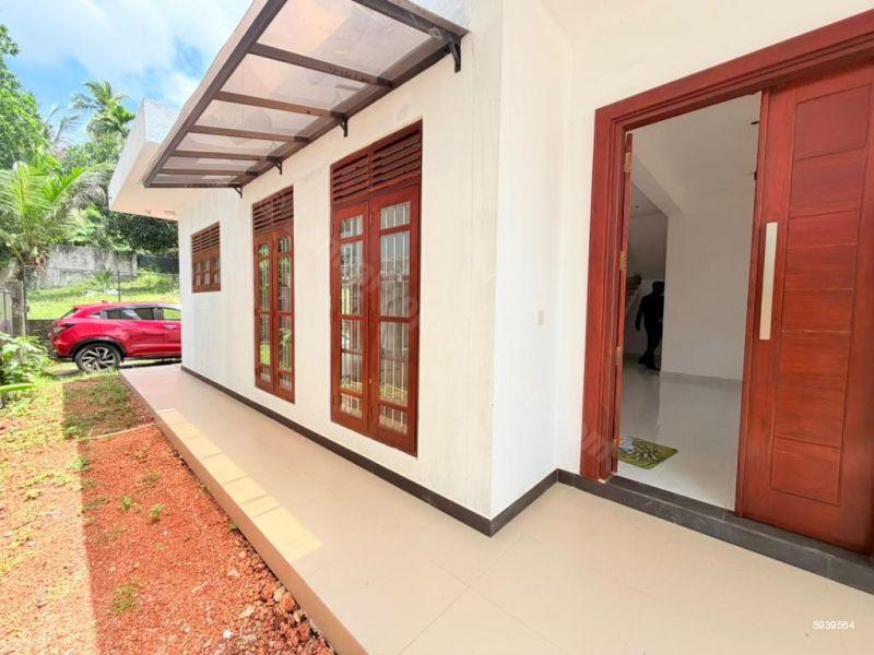 House for sale in Thalawathugoda