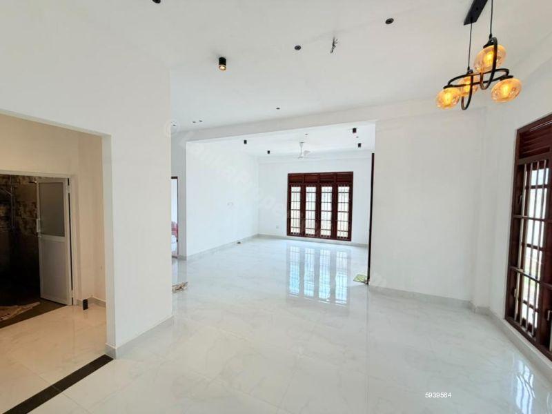 House for sale in Thalawathugoda