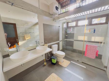 Bathroom - (DH548) Furnished Modern Two Storey House for Sale in Athurugiriya