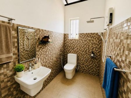 Bathroom - Piliyandala Madapatha 03 Bed Room House on 7 Perches of Land for Sale 