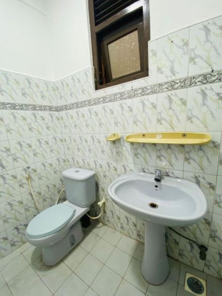 Bathroom - Short-Term Stay in a Fully Furnished Apartment in Colombo 06. (Property Code: CSPL302)