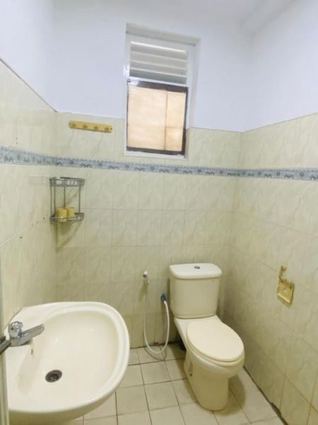Bathroom - Colombo 06 Fully Furnished Apartment for Long-Term Living. (Property Code: CSPL102)