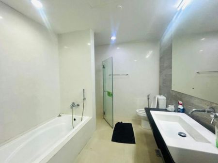 Bathroom - Emperor - 03 Bedroom Furnished Apartment for Rent in Colombo 03 (A5760)