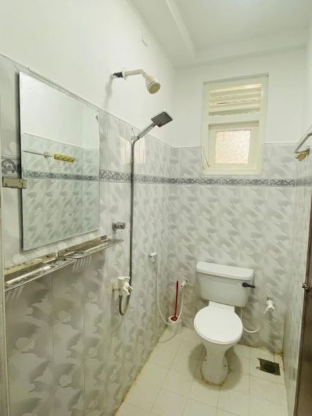 Bathroom - Well-Maintained Fully Furnished Apartment for Long-Term Rent in Colombo 06. (Property Code: CSPL101)