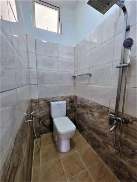 Bathroom - Kalubowila 3-Bedroom Apartment Available for Long-Term Rental. (Property Code: CSA301)