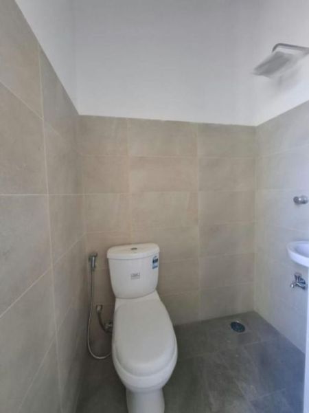 Bathroom - Trillium - 03 Bedroom Unfurnished Apartment for Sale in Colombo 05 (A4259)