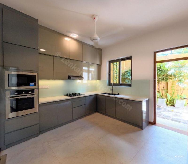 House for sale in Battaramulla
