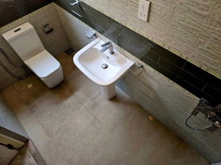 Bathroom - Two-Storey House for Sale in Colombo 5 – Evergreen Park