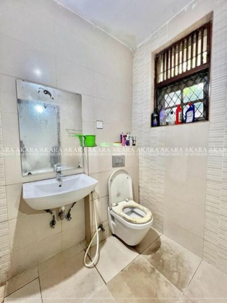 Bathroom - 06 Perches - Unfurnished House for Sale - HL53435