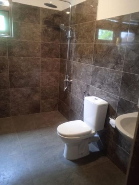 Bathroom - Nugeggoda - Fully Furnished Upstairs Unit for Rent - Rs.200,000/- (Foreigners ONLY)
