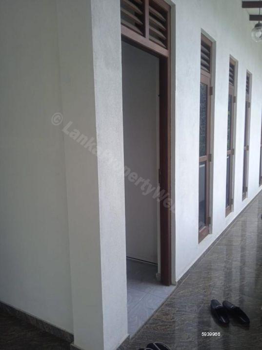Exterior - House for rent in Nugegoda