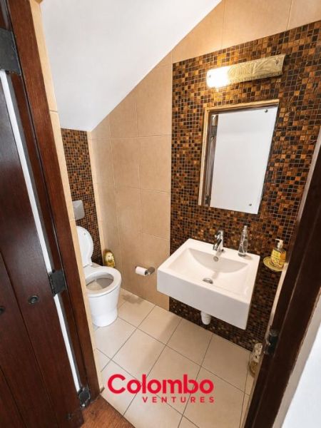 Bathroom - Colombo 7 House - 10 Room Longden Place 17p Land Modern 3 Unit House for SALE - Longden Place, Col.7  (HS457)