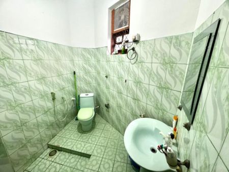 Bathroom - (SH1296) Three Storey House for Sale in Rajagiriya
