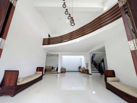 Living Room - (SH1298) Multi Storey House with 100 Perch Land for Sale in Rajagiriya