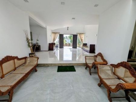 Living Room - (SH1298) Multi Storey House with 100 Perch Land for Sale in Rajagiriya