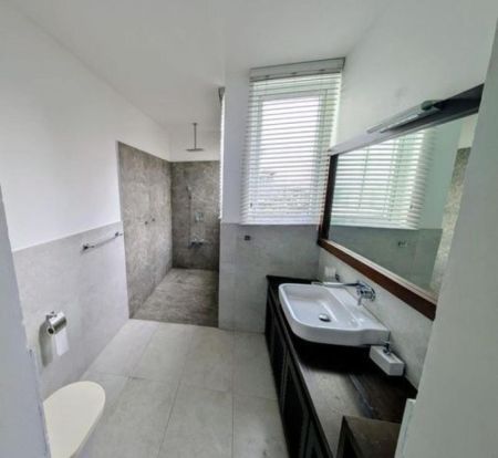 Bathroom - (SH1298) Multi Storey House with 100 Perch Land for Sale in Rajagiriya