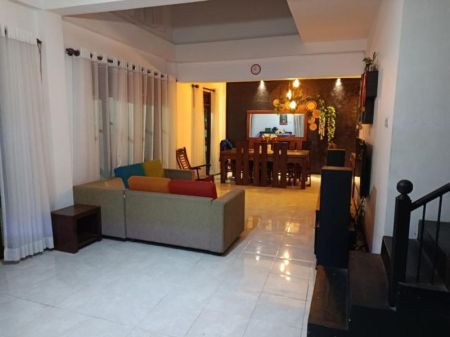 Living Room - (PH772) Furnished Luxury Three Storey House for Sale in Piliyandala