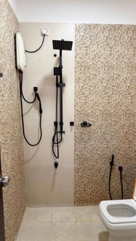 Bathroom - Fully Furnished 3 BR Apartment for rent in Dehiwala 